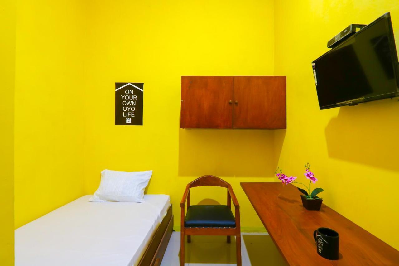 Oyo Life 3064 Mahameru Kost Putra Jember Exterior photo