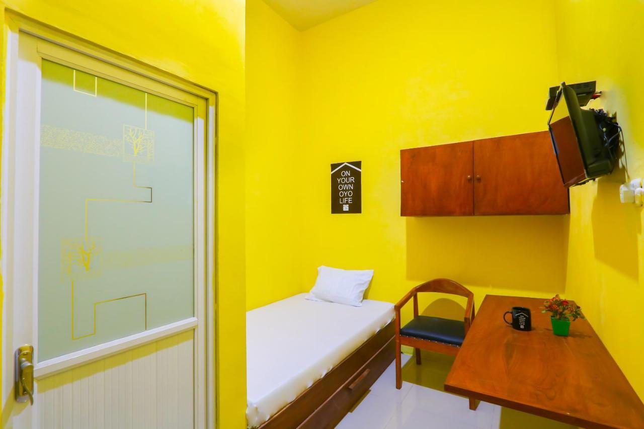 Oyo Life 3064 Mahameru Kost Putra Jember Exterior photo